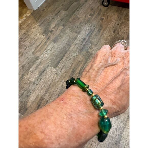 Bracelet, Green and Gold Beaded Stretch Bracelet, NEW, Hand Made, Adjustable, Ar - Picture 3 of 3